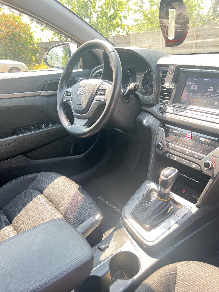 Продам hyundai elantra 2017 год, 2,0 л/150 л. С. Пробег 57 миль, установлен газ, резина 2 комплекта, датчики давления в колесах, люк, датчики слепых зон, электропривод водительского сиденья, электропривод крышки багажника, без ключевой доступ, старт-стоп, 3 режима езды, климат контроль, круиз контроль, кондатчик света и многое другое, установлена железная защита двигателя. Цена 1450000. Торг у капота. В дтп не была.
+79494352549 - фотография - 5