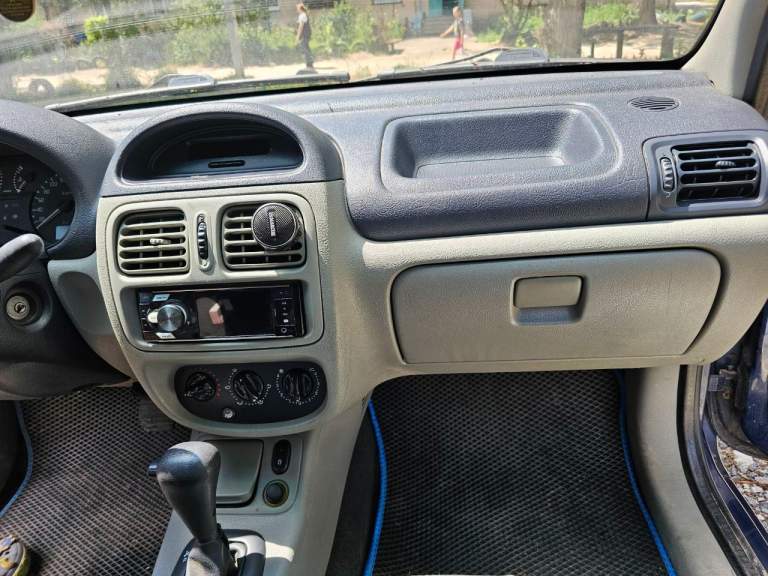 Продам срочно renault clio 2(symbol) 2003г
Мотор 1.4 16кл, едет очень бодро, не дымит и не троит. Родной пробег 265.000. Коробка автомат, переключает хорошо, не тупит, не пинает, работает хорошо. По кузову имеется пара рыжиков!!!машина оцинкована. По комплектации есть 2 эл. Подъемника, эл. Зеркала, бортовой компьютер, кондиционер, музыка
По авто было много чего сделано : новое масло и фильтр, ходовая в порядке, грм нужно заменить, кондиционер холодит отлично, только фильтр нужно заменить
Учет 🇷🇺 180

Цена : 300000₽
+79493290834
Донецк - фотография - 1