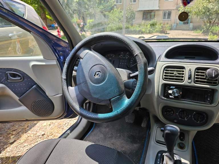 Продам срочно renault clio 2(symbol) 2003г
Мотор 1.4 16кл, едет очень бодро, не дымит и не троит. Родной пробег 265.000. Коробка автомат, переключает хорошо, не тупит, не пинает, работает хорошо. По кузову имеется пара рыжиков!!!машина оцинкована. По комплектации есть 2 эл. Подъемника, эл. Зеркала, бортовой компьютер, кондиционер, музыка
По авто было много чего сделано : новое масло и фильтр, ходовая в порядке, грм нужно заменить, кондиционер холодит отлично, только фильтр нужно заменить
Учет 🇷🇺 180

Цена : 300000₽
+79493290834
Донецк - фотография - 2