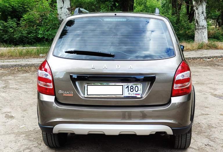 Продам lada granta cross comfort 2024 г.
Пробег 3100 км
Цвет кориандр
Механическая кпп
Объем 1,6 (8ми клапанный)
Я первый владелец
Комплектация: 2 подушки, подогревы передних сидений, электро-стеклоподъемники в передних дверях, магнитола штатная с usb и bluetooth, электро-зеркала заднего вида с подогревом, abs с ebd, электроусилитель руля, центральный замок, кондиционер, 15'' легкосплавные диски.
Дополнительно установлено: коврики салон/багажник, защита двигателя, подлокотник, чехол руля, антикор. Обработка.
Есть вся документация как от нового авто: 2 ключа, сервисная книжка.
Цена 1 320 000 руб.
Салон чистый и ухоженный, в идеальном состоянии.
Не бита не крашена, почти новая машина.
Юридически чистая (без штрафов и арестов).
Днр амвросиевка
+7 949 823-00-48 Александр - фотография - 2