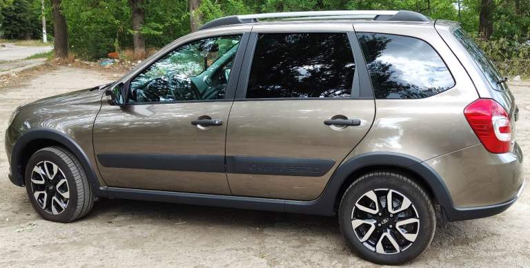 Продам lada granta cross comfort 2024 г.
Пробег 3100 км
Цвет кориандр
Механическая кпп
Объем 1,6 (8ми клапанный)
Я первый владелец
Комплектация: 2 подушки, подогревы передних сидений, электро-стеклоподъемники в передних дверях, магнитола штатная с usb и bluetooth, электро-зеркала заднего вида с подогревом, abs с ebd, электроусилитель руля, центральный замок, кондиционер, 15'' легкосплавные диски.
Дополнительно установлено: коврики салон/багажник, защита двигателя, подлокотник, чехол руля, антикор. Обработка.
Есть вся документация как от нового авто: 2 ключа, сервисная книжка.
Цена 1 320 000 руб.
Салон чистый и ухоженный, в идеальном состоянии.
Не бита не крашена, почти новая машина.
Юридически чистая (без штрафов и арестов).
Днр амвросиевка
+7 949 823-00-48 Александр - фотография - 3