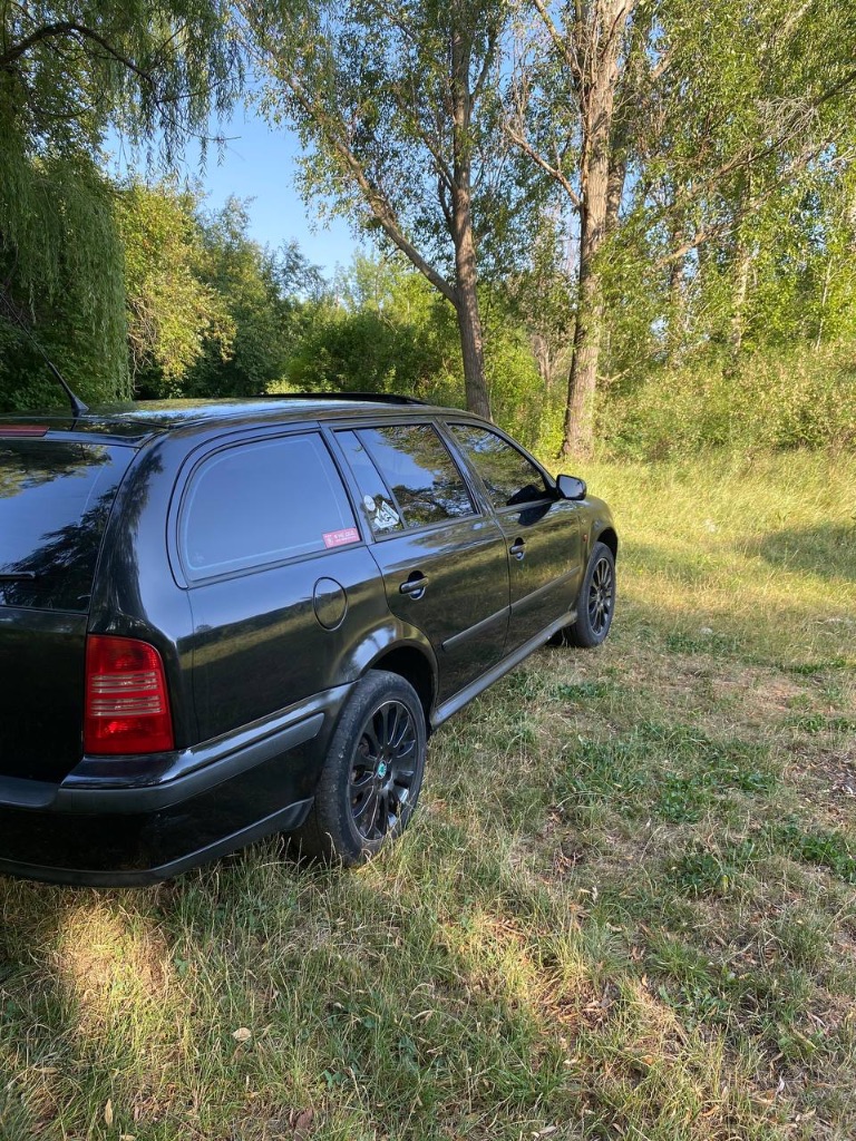 Skoda octavia tour 1.8 turbo | универсал | 1999 год
Цена: 400 000 рублей
Город:
Продается skoda octavia tour с надежным и экономичным турбированным двигателем 1.8. Универсал — идеальный выбор для семьи или работы. Просторный салон и вместительный багажник.
Характеристики:
Двигатель: 1.8 turbo
Коробка передач: механическая
Кузов: универсал
Привод: передний
Цвет:
Птс: оригинал
Владелец:
Связь : +7 (949) 058-59-14 - фотография - 2