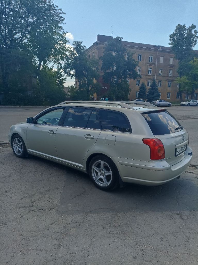 Продам toyota avensis 2,4 автомат в кузове универсал 2004 г. В.
Отличное состояние для своего возраста! Пробег — 282 тыс. Км, но машина в полном порядке: двигатель после капремонта (пробег после ремонта — всего 10 тыс. Км). Произведен капитальный ремонт генератора, заменён радиатор. Кузов в хорошем состоянии, автомобиль без дтп.
Комплектация на уровне: кожаный салон, подогрев сидений, электростеклоподъёмники (4 шт. ), электроскладывание зеркал, 2-зонный климат-контроль, датчик дождя и т. Д.
Дополнительно с авто отдам: зимнюю резину (в хорошем состоянии), моторное масло, фильтр и новые передние колодки.
Машина на увереном ходу. Цена 750 000 руб. , торг только у капота.
Мой номер +79494901802 эдуард. Звоните, отвечу на все интересующие вопросы. - фотография - 4