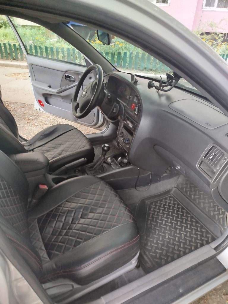 Продам hyundai elantra 2005 хечбек, пробег 200,механика, бензин газ, двигатель 1,6, абс, электро зеркала с обогревом, подогрев сидений, кондиционер, документы в порядке цена 500000(торг) машина в хорошем состоянии, салон ухоженный, резина новая т. +79493808431 - фотография - 8