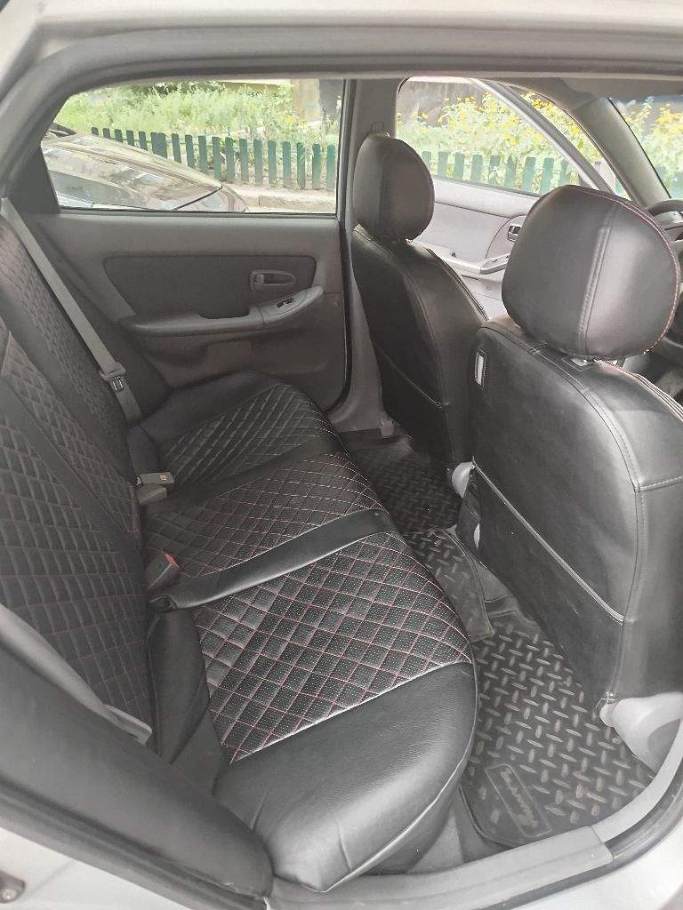 Продам hyundai elantra 2005 хечбек, пробег 200,механика, бензин газ, двигатель 1,6, абс, электро зеркала с обогревом, подогрев сидений, кондиционер, документы в порядке цена 500000(торг) машина в хорошем состоянии, салон ухоженный, резина новая т. +79493808431 - фотография - 6