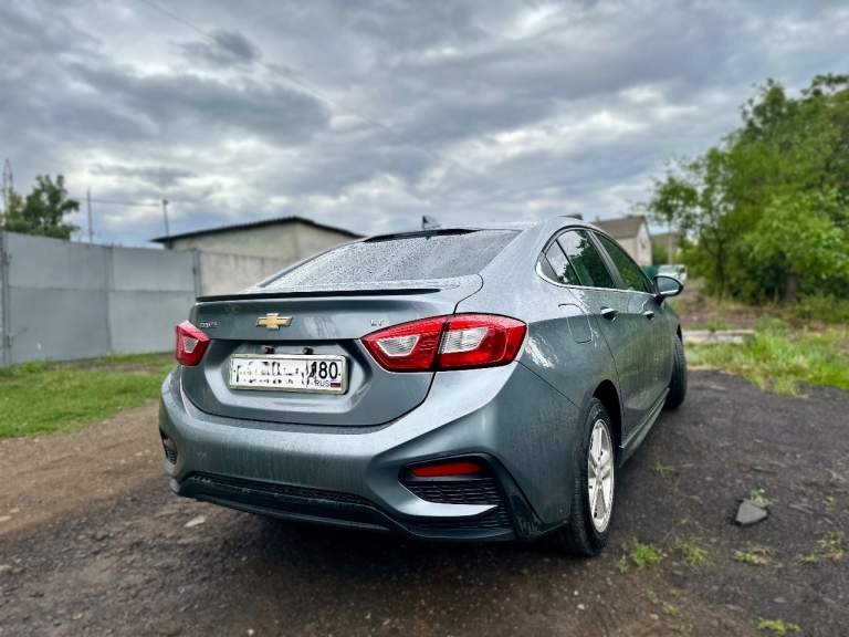 Продам:
Chevrolet cruz 2018 г. В. , 1.4 турбо л. , 153л. С. , бензин,
Передний привод.
Пробег - 125 тыс. Км.
Автомобиль в идеальном состоянии.
Сел - поехал.
Эксплуатировался бережно. Коррозия по кузову отсутствует.
Техническая и ходовая часть в отличном состоянии.
В автомобиле присутствуют все функции, необходимые для комфортной езды: без ключевой доступ, автозапуск, круиз контроль, автоматическое выкл. /вкл. Света, камера заднего вида, ножной ручник и др. Шикарный свет (ближний, дальний, туманки)
В апреле 2025 выполнена керамика кузова.
• Обслуживался своевременно, замена масла и фильтров в двс происходила каждые 7-8 тыс. Км.

К автомобилю прилагается новая летняя резина, зимняя резина, eva ковриков, накидки на сиденья.
Цена - 1,55млн. Руб. Быстрым - торг.
Осмотр: шахтерск.
Птс - оригинал. Один собственник.
• Телефон для связи: +7949 305 20 82.
Автобизнесменов прошу не беспокоить. - фотография - 4