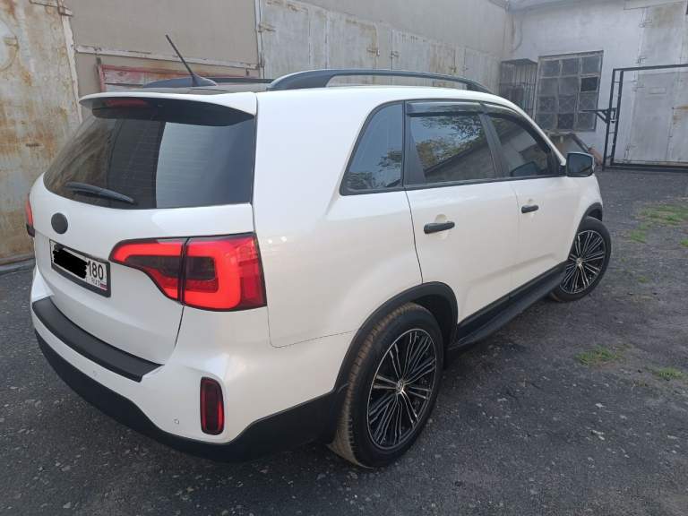 Продам kia sorento 2.0 crdi ат, 2014 г. В. Пробег 165 000 км. Просмотр в г. Донецке. Максимальная комплектация. Полный рестайлинг. Дизель. Авто полностью обслужено. Вложений не требует. Мощность 184 л. С. Свет - линзы. Бесключевой доступ с подсветкой внешней ручки. Кнопка старт-стоп. Led экран с камерой заднего вида. Вентиляция передних сидений. Хорошая музыка. Панорама. Функция проведи меня домой. Кожаный салон и руль. Многозонный климат контроль. Подогрев всех сидений, зеркал, заднего стекла и руля. Электропривод передних сидений и зеркал. Датчик дождя, датчик света, парктроник передний и задний, круиз контроль, бортовой компьютер. Весь салон напичкан подушками безопасности. Антиблокировка тормозов, антипробуксовка, курсовая устойчивость, распределение тормозных усилий. Новая летняя резина на легкосплавных дисках r20. Без дтп. Номер телефона для просмотра: +7-949-323-23-57 антон. Цена 1 999 000 руб. Машина стоит своих денег. При просмотре всё поймёте. .. - фотография - 4