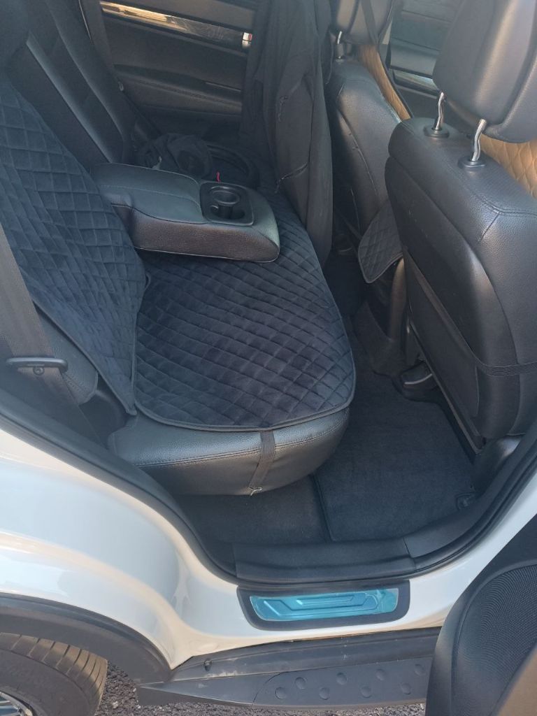Продам kia sorento 2.0 crdi ат, 2014 г. В. Пробег 165 000 км. Просмотр в г. Донецке. Максимальная комплектация. Полный рестайлинг. Дизель. Авто полностью обслужено. Вложений не требует. Мощность 184 л. С. Свет - линзы. Бесключевой доступ с подсветкой внешней ручки. Кнопка старт-стоп. Led экран с камерой заднего вида. Вентиляция передних сидений. Хорошая музыка. Панорама. Функция проведи меня домой. Кожаный салон и руль. Многозонный климат контроль. Подогрев всех сидений, зеркал, заднего стекла и руля. Электропривод передних сидений и зеркал. Датчик дождя, датчик света, парктроник передний и задний, круиз контроль, бортовой компьютер. Весь салон напичкан подушками безопасности. Антиблокировка тормозов, антипробуксовка, курсовая устойчивость, распределение тормозных усилий. Новая летняя резина на легкосплавных дисках r20. Без дтп. Номер телефона для просмотра: +7-949-323-23-57 антон. Цена 1 999 000 руб. Машина стоит своих денег. При просмотре всё поймёте. .. - фотография - 8