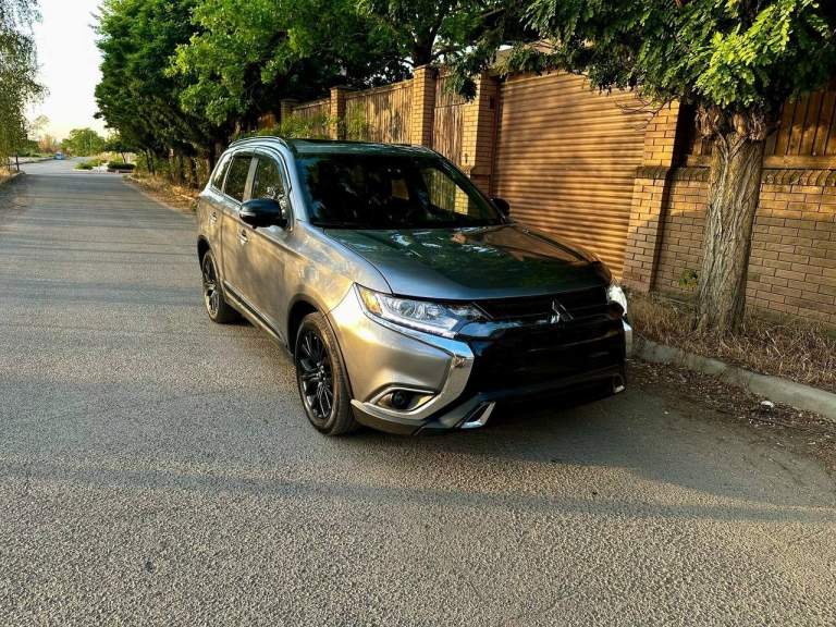 Продам mitsubishi outlander, 12/2018, 2.4 л. , полный привод.

Машина своевременно обслуживалась. Есть все выписки с сто с момента пригона.

Дополнительно установлена мультимедийная система teyes cc3 2k 6/128гб 9 дюймов c системой кругового обзора и камерами 360.

Выполнена профессиональная шумо и виброизоляция дверей и капота. Штатные динамики заменены на урал-74с. М.
Установлены led противотуманные фары с переключением на дальний свет.
В прошлом году произведена антикоррозийная обработка кузова.
Автомобиль оснащен всеми удобствами для привередливого автолюбителя: датчики слепых зон, люк, комбинированный салон из кожи и алькантары, черный потолок, датчики давления шин, 3 ряд сидений.
Реальному покупателю отдам комплект зимней резины (использовалась 1 сезон) bridgestone blizzak dm-v3.
Пробег: 97 300 км.
Тел/tg: +79492103818

Цена: 2 100 000 рублей. - фотография - 2