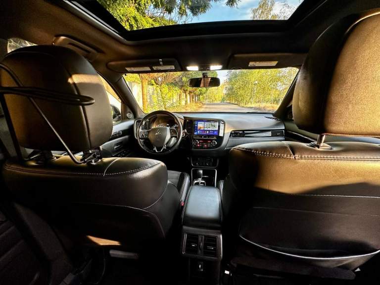 Продам mitsubishi outlander, 12/2018, 2.4 л. , полный привод.

Машина своевременно обслуживалась. Есть все выписки с сто с момента пригона.

Дополнительно установлена мультимедийная система teyes cc3 2k 6/128гб 9 дюймов c системой кругового обзора и камерами 360.

Выполнена профессиональная шумо и виброизоляция дверей и капота. Штатные динамики заменены на урал-74с. М.
Установлены led противотуманные фары с переключением на дальний свет.
В прошлом году произведена антикоррозийная обработка кузова.
Автомобиль оснащен всеми удобствами для привередливого автолюбителя: датчики слепых зон, люк, комбинированный салон из кожи и алькантары, черный потолок, датчики давления шин, 3 ряд сидений.
Реальному покупателю отдам комплект зимней резины (использовалась 1 сезон) bridgestone blizzak dm-v3.
Пробег: 97 300 км.
Тел/tg: +79492103818

Цена: 2 100 000 рублей. - фотография - 9