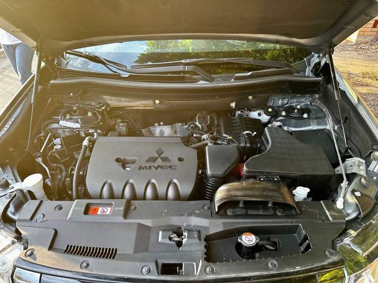 Продам mitsubishi outlander, 12/2018, 2.4 л. , полный привод.

Машина своевременно обслуживалась. Есть все выписки с сто с момента пригона.

Дополнительно установлена мультимедийная система teyes cc3 2k 6/128гб 9 дюймов c системой кругового обзора и камерами 360.

Выполнена профессиональная шумо и виброизоляция дверей и капота. Штатные динамики заменены на урал-74с. М.
Установлены led противотуманные фары с переключением на дальний свет.
В прошлом году произведена антикоррозийная обработка кузова.
Автомобиль оснащен всеми удобствами для привередливого автолюбителя: датчики слепых зон, люк, комбинированный салон из кожи и алькантары, черный потолок, датчики давления шин, 3 ряд сидений.
Реальному покупателю отдам комплект зимней резины (использовалась 1 сезон) bridgestone blizzak dm-v3.
Пробег: 97 300 км.
Тел/tg: +79492103818

Цена: 2 100 000 рублей. - фотография - 10