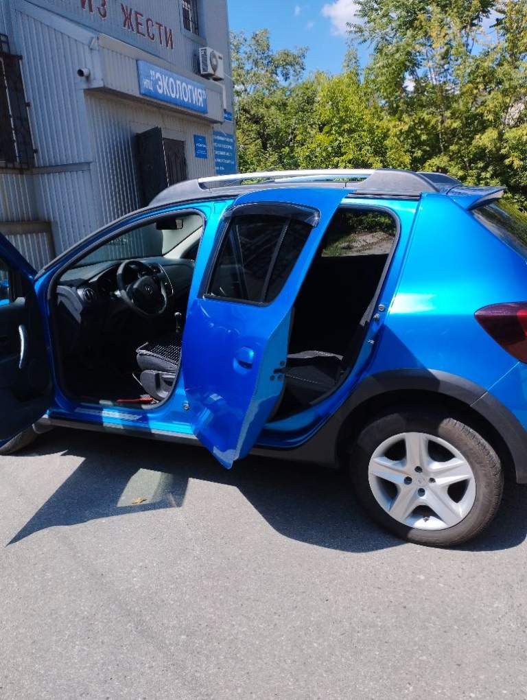Renault sandero stepway, 2017 года, пробег 110тыс. Км, 1,6л, 1,6мт (82л. С), привод передний, второй владелец, не битый, хорошее состояние, цена 1050000руб. , торг при осмотре, бензин, механика, электростеклоподъемники, подогрев сидений, кондиционер. - фотография - 4