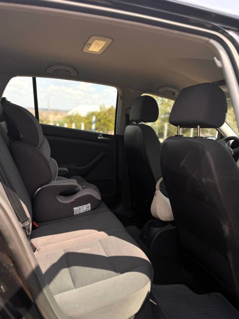 ❗️Продам volkswagen golf 5 цена: 550 торг
Год выпуска 2006,мотор 1.4 атмосферный, механика, расход бензина 6–8 л/100 км. Пробег: 175.151 км.
✅1 Хозяин по птс, я собственник, любое переоформление без проблем!✅
♻️Комплектация: усилитель руля, 4 стеклоподъемника, электрорегулировка зеркал, подогрев зеркал, 6 подушек безопасности, abs, esp, кондиционер, передний привод
♻️Автомобиль в хорошем состоянии. Ходовая вся мягкая. Машина пригнана из германии.
♻️Салон в отличном состоянии
Осмотр г. Шахтерск
(Доп фото по запросу в тг)
+79494026983 Тг - фотография - 7