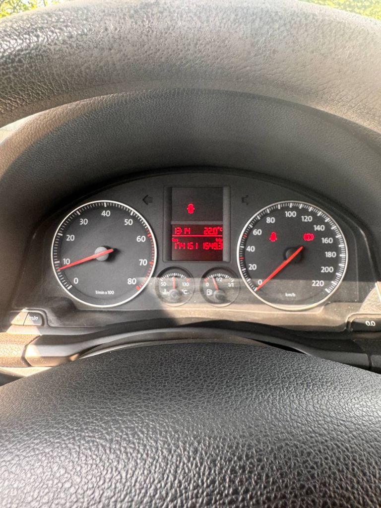 ❗️Продам volkswagen golf 5 цена: 550 торг
Год выпуска 2006,мотор 1.4 атмосферный, механика, расход бензина 6–8 л/100 км. Пробег: 175.151 км.
✅1 Хозяин по птс, я собственник, любое переоформление без проблем!✅
♻️Комплектация: усилитель руля, 4 стеклоподъемника, электрорегулировка зеркал, подогрев зеркал, 6 подушек безопасности, abs, esp, кондиционер, передний привод
♻️Автомобиль в хорошем состоянии. Ходовая вся мягкая. Машина пригнана из германии.
♻️Салон в отличном состоянии
Осмотр г. Шахтерск
(Доп фото по запросу в тг)
+79494026983 Тг - фотография - 1