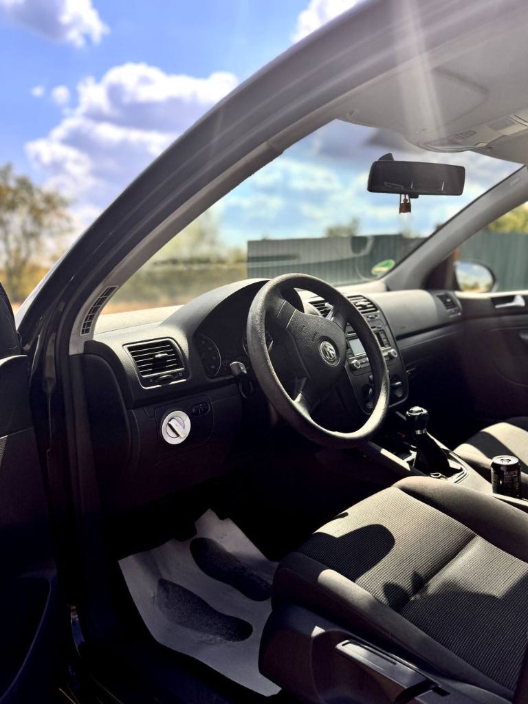 ❗️Продам volkswagen golf 5 цена: 550 торг
Год выпуска 2006,мотор 1.4 атмосферный, механика, расход бензина 6–8 л/100 км. Пробег: 175.151 км.
✅1 Хозяин по птс, я собственник, любое переоформление без проблем!✅
♻️Комплектация: усилитель руля, 4 стеклоподъемника, электрорегулировка зеркал, подогрев зеркал, 6 подушек безопасности, abs, esp, кондиционер, передний привод
♻️Автомобиль в хорошем состоянии. Ходовая вся мягкая. Машина пригнана из германии.
♻️Салон в отличном состоянии
Осмотр г. Шахтерск
(Доп фото по запросу в тг)
+79494026983 Тг - фотография - 8