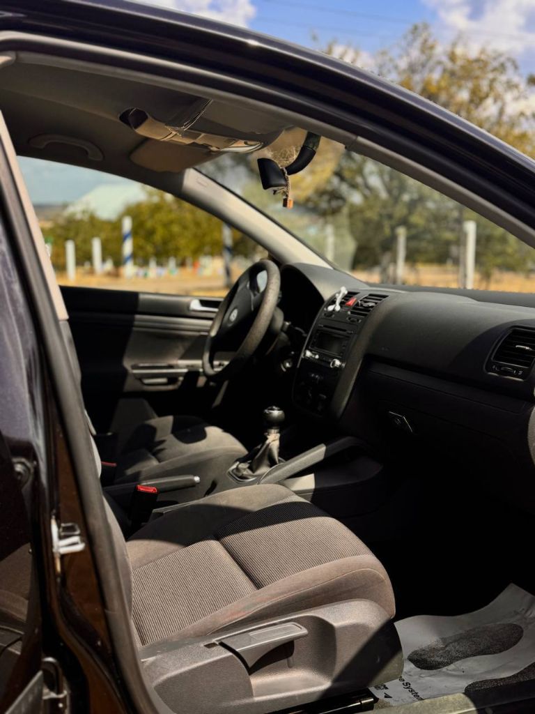 ❗️Продам volkswagen golf 5 цена: 550 торг
Год выпуска 2006,мотор 1.4 атмосферный, механика, расход бензина 6–8 л/100 км. Пробег: 175.151 км.
✅1 Хозяин по птс, я собственник, любое переоформление без проблем!✅
♻️Комплектация: усилитель руля, 4 стеклоподъемника, электрорегулировка зеркал, подогрев зеркал, 6 подушек безопасности, abs, esp, кондиционер, передний привод
♻️Автомобиль в хорошем состоянии. Ходовая вся мягкая. Машина пригнана из германии.
♻️Салон в отличном состоянии
Осмотр г. Шахтерск
(Доп фото по запросу в тг)
+79494026983 Тг - фотография - 6