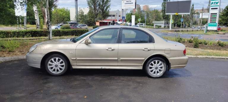 Продам hyundai соната, 2006г, тагаз, 2л, 131л. С. , мкпп, пробег 313000, в хорошем состоянии, все работает, 2 комплекта резины. 500000т. Р. Тел. +79496416159, юрий. Торг уместен. - фотография - 3