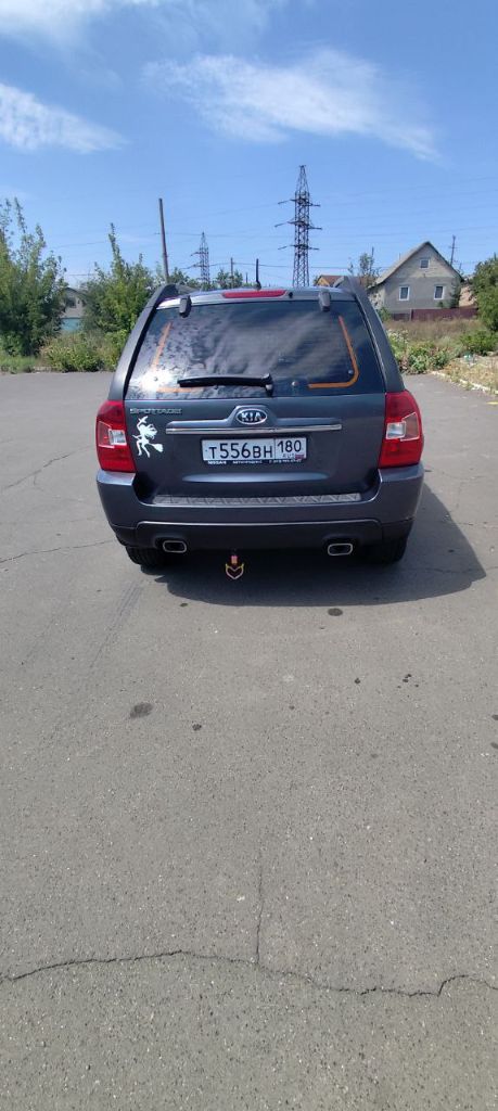 Продам kia sportage 2010 г. Пробег 216000 ты. Км. Объем двигателя 2.0 бензин, коробка передач механическая. Машина в отличном состоянии на полном ходу. 2 комплекта дисков зима, лето r16 резина новая. Обслуживалась вовремя, комплектация хорошая. Любые проверки на ваших сто приветствуются. Цена 1,2 млн, небольшой торг. Осмотр макеевка, связь по телефону : +79493618308. - фотография - 1