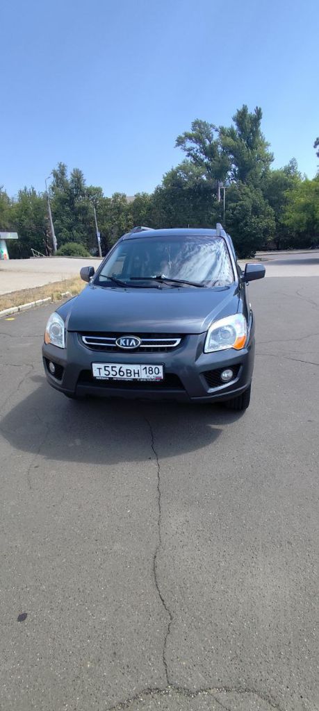Продам kia sportage 2010 г. Пробег 216000 ты. Км. Объем двигателя 2.0 бензин, коробка передач механическая. Машина в отличном состоянии на полном ходу. 2 комплекта дисков зима, лето r16 резина новая. Обслуживалась вовремя, комплектация хорошая. Любые проверки на ваших сто приветствуются. Цена 1,2 млн, небольшой торг. Осмотр макеевка, связь по телефону : +79493618308. - фотография - 6