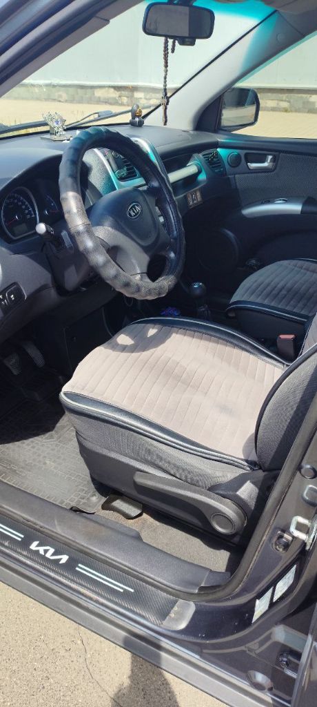 Продам kia sportage 2010 г. Пробег 216000 ты. Км. Объем двигателя 2.0 бензин, коробка передач механическая. Машина в отличном состоянии на полном ходу. 2 комплекта дисков зима, лето r16 резина новая. Обслуживалась вовремя, комплектация хорошая. Любые проверки на ваших сто приветствуются. Цена 1,2 млн, небольшой торг. Осмотр макеевка, связь по телефону : +79493618308. - фотография - 8