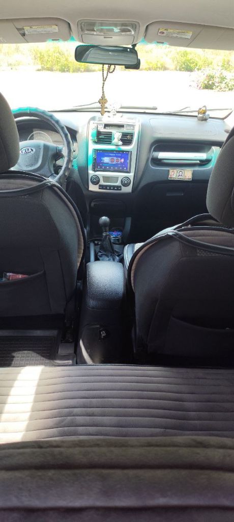 Продам kia sportage 2010 г. Пробег 216000 ты. Км. Объем двигателя 2.0 бензин, коробка передач механическая. Машина в отличном состоянии на полном ходу. 2 комплекта дисков зима, лето r16 резина новая. Обслуживалась вовремя, комплектация хорошая. Любые проверки на ваших сто приветствуются. Цена 1,2 млн, небольшой торг. Осмотр макеевка, связь по телефону : +79493618308. - фотография - 4