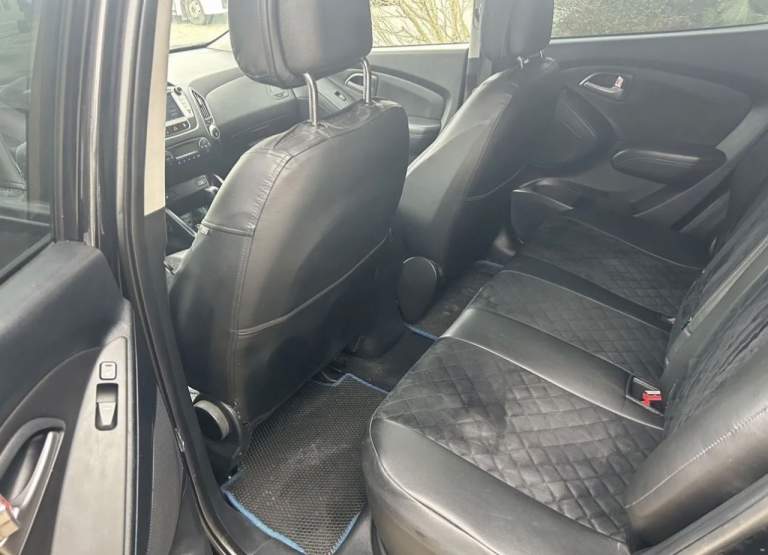 Hyundai ix35, 2012
Мотор: 2.0 бензин (без задиров), пробег 112 000, кпп автомат, привод полный, в хорошей комплектации: подогревы всех сидений, двухзонный климат контроль, мультимедиа с навигацией и блютузом, камера заднего вида, полный мульти руль с круизом и т. Д. , цена 1 300 000₽ торг возле авто, машина в шахтерске +7(949)3147544 - фотография - 2