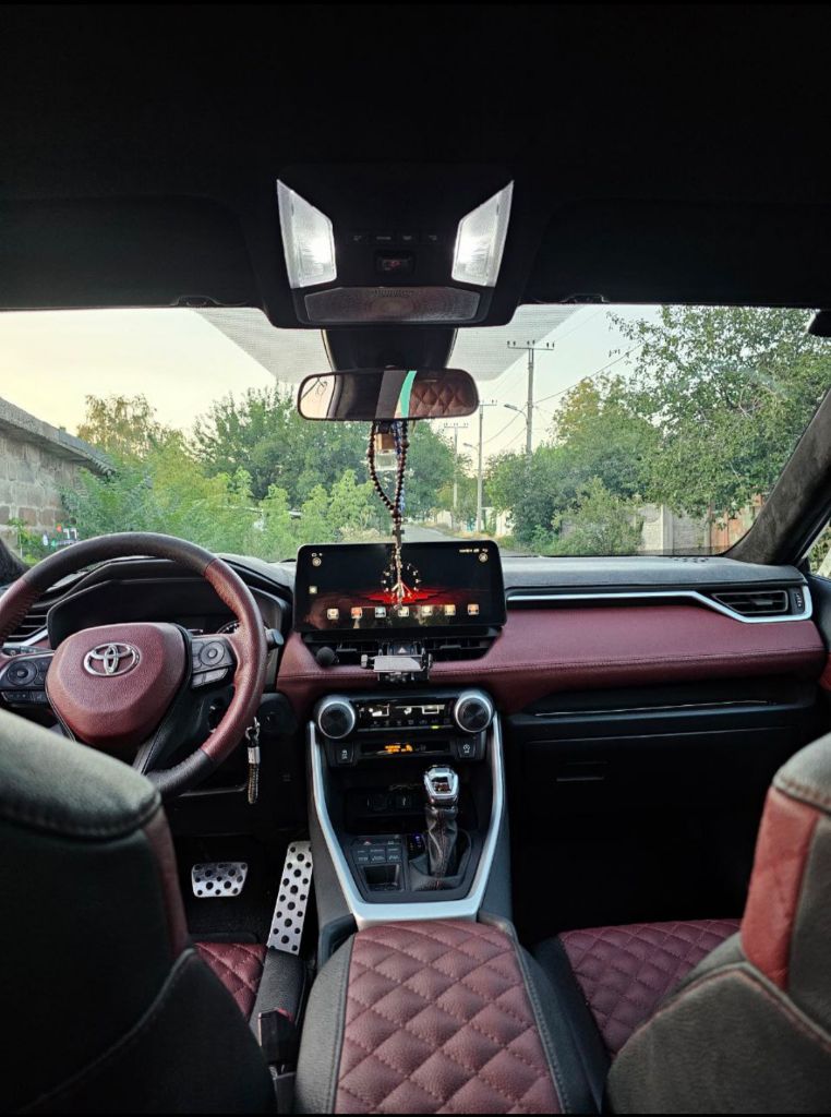 Продам тойота rav4 2021 полный привод двигатель 2.5 8 ступенчатый автомат пробег 38000 цена 3350000 торг. Донецк. +79493162292 - фотография - 4