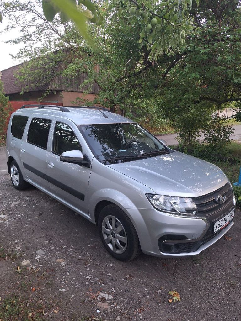 Продам : lada largus кs045l 2021 года цена 1150000 торг, первый хозяин, родной окрас мощность двигателя (л. С. ): 106.1 рабочий объём двигателя (см3): 1596. Пробег 96000. Круиз-контроль. Подогрев переднего ряда сидений с зади - парктроники все вопросы по телефону +79493028568 - фотография - 1