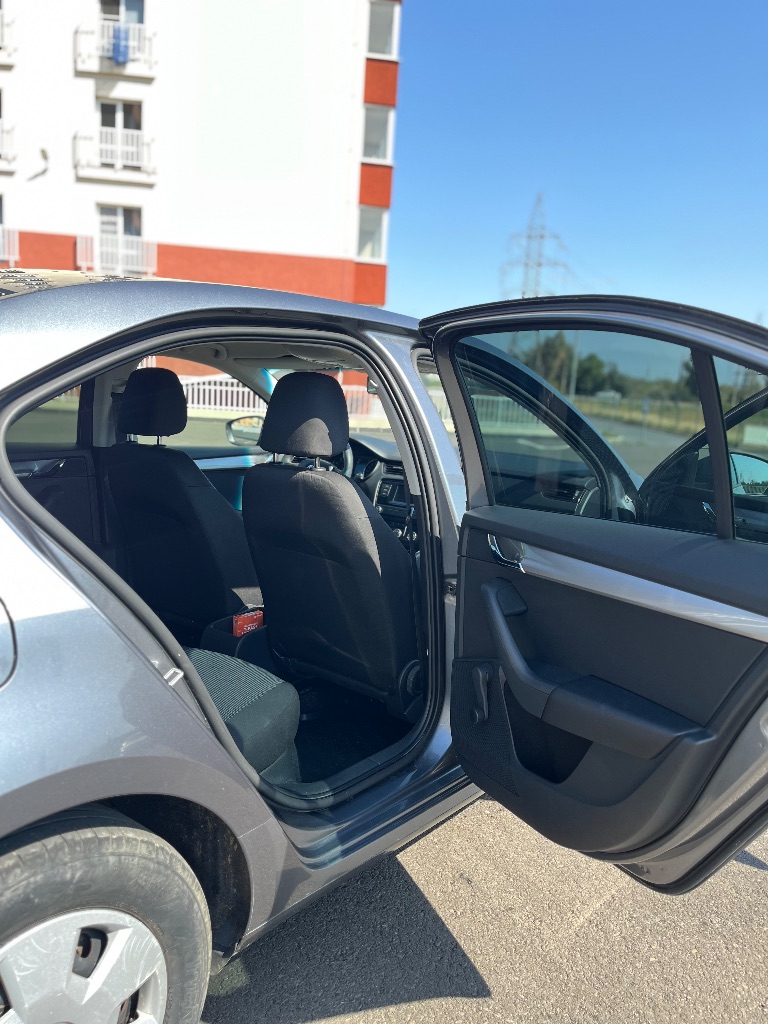 ‼️🅱️🅱️🅱️🅱️🅱️🅱️‼️

📢Продается skoda octavia a7 2014г 1.6 акпп(aisin). Пробег 208тыс ⚡️куплена в сентябре 2014.в отличном состоянии для своего года. Машина в собственности, я в птс за все время всего 2 владельца. Подбиралась автоподбором.
Без дтп!✅по кузову все в родной краске стекла все родные кроме лобового, там была трещина-сейчас заменено на новое.
Двигатель надежный, работает ровно, тяга отличная кпп простой автомат, переключает плавно, без пенков и задержек, подвеска без каких-либо нареканий, ничего не стучит. ✅
Проходилось регулярное обслужевание, замена грм по регламенту. ✅из последних работ-задние тормозные диски с колотками, передними колотками и акпп с фильтром, новая акб. ✅
Сейчас вложений не каких не требует. ✅любые проверки с вашей стороны приветствуются.
В салоне не курили, по комплектации передние стеклоподъемники кондиционер(заправлен и работает), электрорегулировка и подогрев зеркал, подогрев заднего стекла, сенсорная магнитола с aux, usb. ✅
По электрики все работает.
Два комплекта резины на дисках. ✅✔️

📢Цена авто: 1.240.000₽🍋📢
👉Тел: +7 949 560 2741 данил - фотография - 14