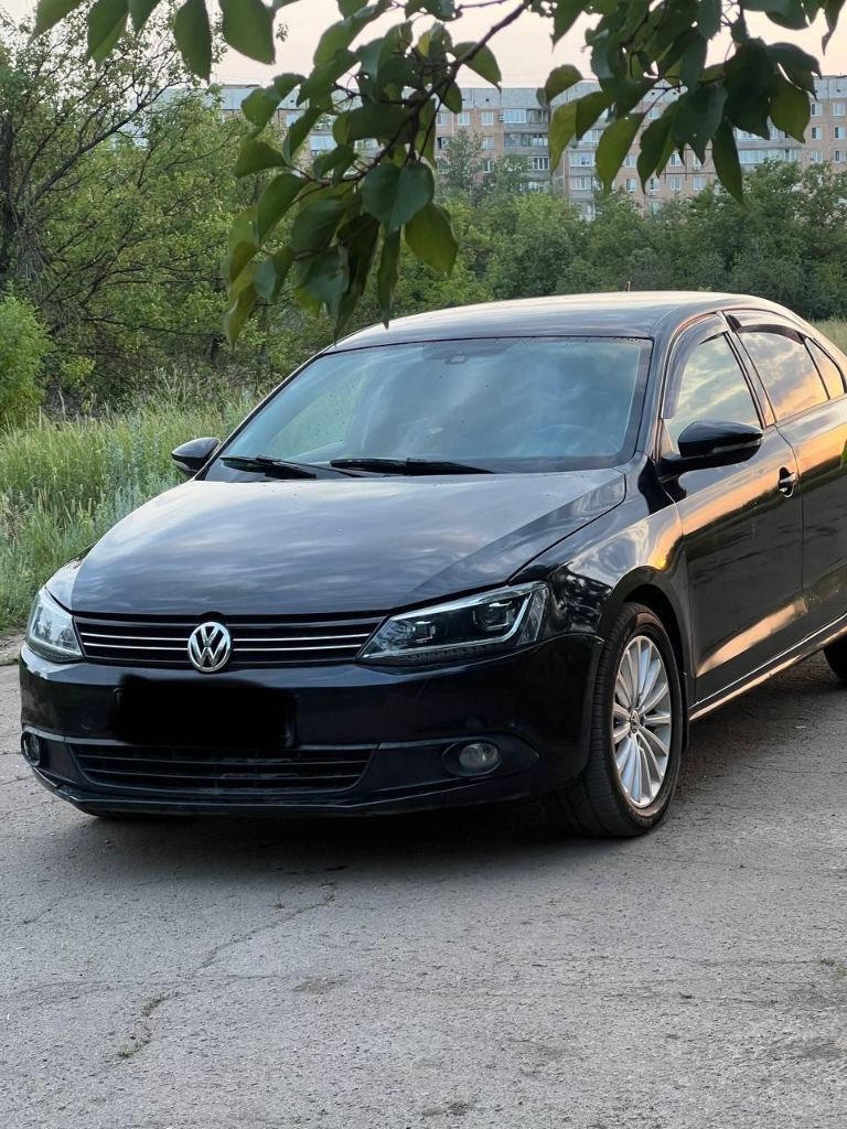 Продам volkswagen jetta 2013 года выпуска.
- Все документы на руках, обременений нет.
- Пробег: 157.153 км (родной пробег)
- Автомат, 1.4.
- В родной краске, повреждений нет (есть возрастные недочеты по кузову, не критично)
- Масло не ест, фильтра менял каждые 6500-7000 км.
- Камера заднего вида, подогрев передний сидений, двухзонный климат-контроль, тонировка задней части авто, новая летняя резина на 17 дисках, заменена штатная магнитола на планшет, заменена оптика на led.

Цена: 1🍋
Тел. : +7(949) 361-62-52

Машина не из под такси!! - фотография - 6
