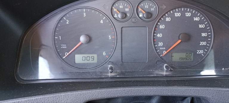 Продам volkswagen transporter t5 1.9tdi 2005 г. В.
Пробег 199000 т. К. , не скрученный, вся в родном окрасе, без ржавчины, без дтп, два ключа. По документам все чисто, я владелец. Авто эксплуатировалось только летом (по необходимости), в перевозках не участвовала. Машина обслужена полностью, сел и поехал.
Кондиционер, abs, esp, гидроусилитель руля, птф - ксенон, диски новые, резина новая (лето), в подарок родные диски (штампы, в идеале), все работает исправно.
Цена : 1 300 000 р. (торг)
Находится в пролетарском районе, звонить по телефону : +79493675820 олег константинович. - фотография - 10
