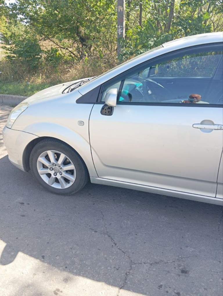Продаю тоyota (тойота) corolla verso 2 2005 г. В. Дизель 2 л. 268 тыс. Пробег. Не пригон. Я хозяин, единственная запись в птс. Настоящий японец, приемистый очень резвый. Оцинкованный кузов. Двигатель, не дымит масло не расходует. Климат контроль, работает идеально. Два комплекта резины на дисках. Хороший свет, музыка. Настоящий минивен. При разложенных задних сидениях получается ровный пол. Ложится в длину взрослый человек. Вмещается 18 банановых ящиков. В машине работает каждая кнопка. У меня около года, продаю в связи с покупкой другого авто. Цена вопроса 700 тыс. Р. Машина в донецке. Тел. +7949 348 0078 - фотография - 18