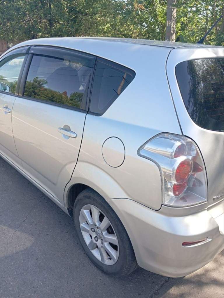 Продаю тоyota (тойота) corolla verso 2 2005 г. В. Дизель 2 л. 268 тыс. Пробег. Не пригон. Я хозяин, единственная запись в птс. Настоящий японец, приемистый очень резвый. Оцинкованный кузов. Двигатель, не дымит масло не расходует. Климат контроль, работает идеально. Два комплекта резины на дисках. Хороший свет, музыка. Настоящий минивен. При разложенных задних сидениях получается ровный пол. Ложится в длину взрослый человек. Вмещается 18 банановых ящиков. В машине работает каждая кнопка. У меня около года, продаю в связи с покупкой другого авто. Цена вопроса 700 тыс. Р. Машина в донецке. Тел. +7949 348 0078 - фотография - 5