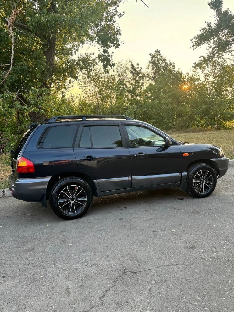 Продам - санта фе 1
Год выпуска-2004
Пробег-233т км
Двигатель- 2.7 v6 бензин
Коробка- акпп класичкская
Полный привод.
Новая летняя резина, гур, кондиционер, сигнализация с автозапуском, подогрев передних сидений, регистратор с камерой заднего вида, электро регулировка зеркал.
Было произведено - замена всех маслов в двигателе, в коробке, в редукторе, а так же замена ремня грм, обводного, замена свечей и катушек, новый аккумулятор и стартер.
Цена- 785к торг уместен на месте.
Город - донецк
Имеются повреждения лакокрасочного покрытия по кузову.
+7949-408-62-85 Звонить.
+7908-138-94-69 Телеграм. - фотография - 3