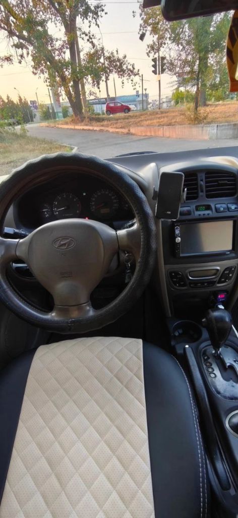 Продам - санта фе 1
Год выпуска-2004
Пробег-233т км
Двигатель- 2.7 v6 бензин
Коробка- акпп класичкская
Полный привод.
Новая летняя резина, гур, кондиционер, сигнализация с автозапуском, подогрев передних сидений, регистратор с камерой заднего вида, электро регулировка зеркал.
Было произведено - замена всех маслов в двигателе, в коробке, в редукторе, а так же замена ремня грм, обводного, замена свечей и катушек, новый аккумулятор и стартер.
Цена- 785к торг уместен на месте.
Город - донецк
Имеются повреждения лакокрасочного покрытия по кузову.
+7949-408-62-85 Звонить.
+7908-138-94-69 Телеграм. - фотография - 8