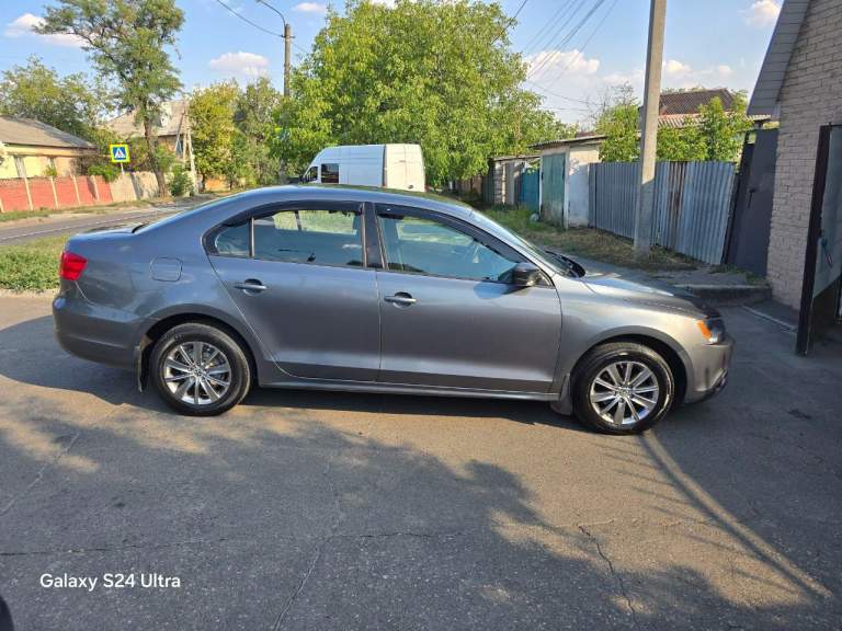 Volkswagen jetta 2.0 at, 2011,
Пробег 155 000 км
Машина пригнана с грузии в 2017 году.
По донецку проездила 32 тыс км.
Коробка автомат. Машина в идеальном состоянии, обслуживалась в срок и до мелочей + гаражное хранение. В комплекте резина зимняя на железных дисках «кама» (15 радиус).

Цена 1 200 000 ₽

Торг уместен

Звонить +79493035762 александр - фотография - 2