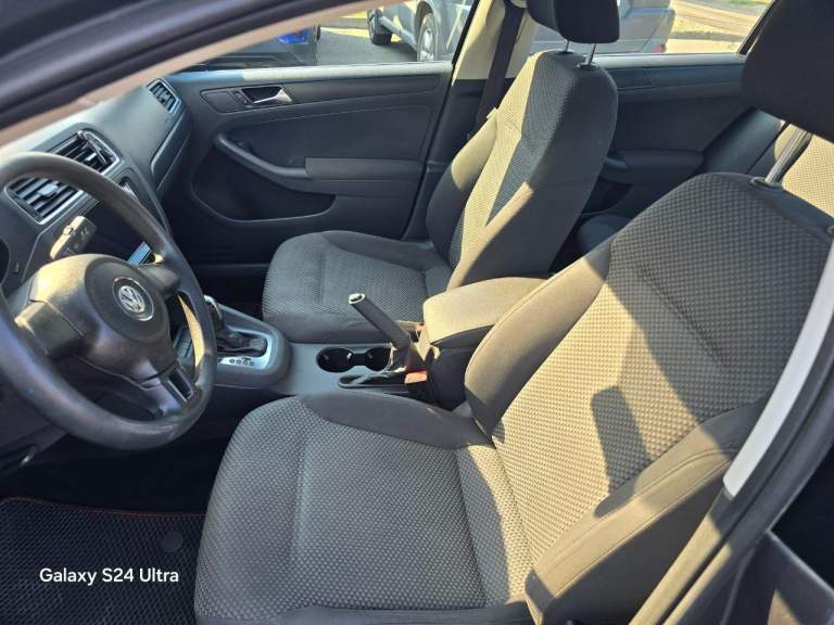 Volkswagen jetta 2.0 at, 2011,
Пробег 155 000 км
Машина пригнана с грузии в 2017 году.
По донецку проездила 32 тыс км.
Коробка автомат. Машина в идеальном состоянии, обслуживалась в срок и до мелочей + гаражное хранение. В комплекте резина зимняя на железных дисках «кама» (15 радиус).

Цена 1 200 000 ₽

Торг уместен

Звонить +79493035762 александр - фотография - 4