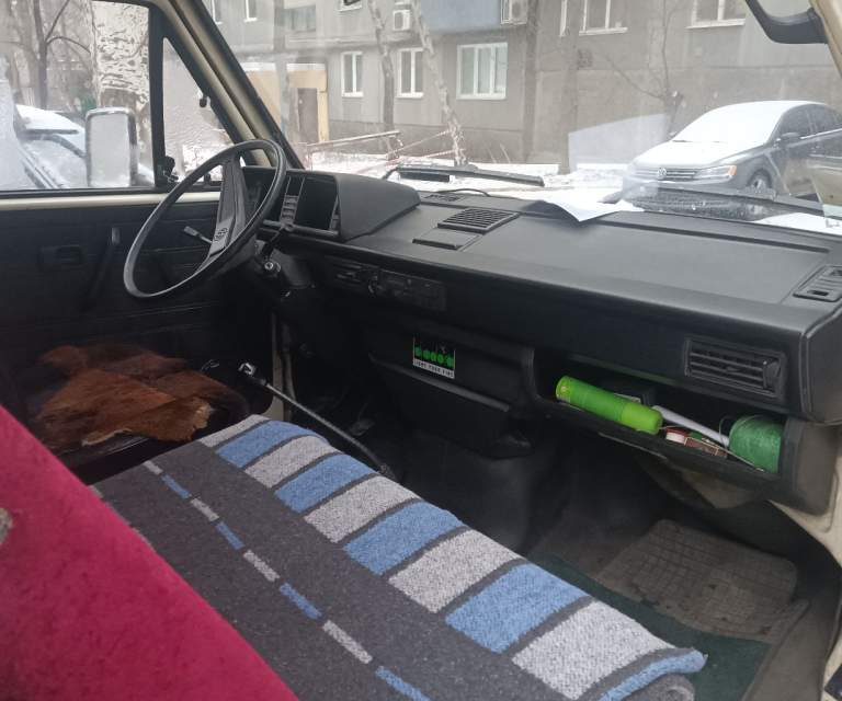 Продам volkswagen vw t3, 1986 г. В. , грузовой, 1.9 бензин, инжектор, 5 механическая коробка передач, бежевого цвета, состояние среднее, на ходу, регистрация рф, регион 180. Цена 300 т. Р. Тел. +7949 307-4808 - фотография - 4