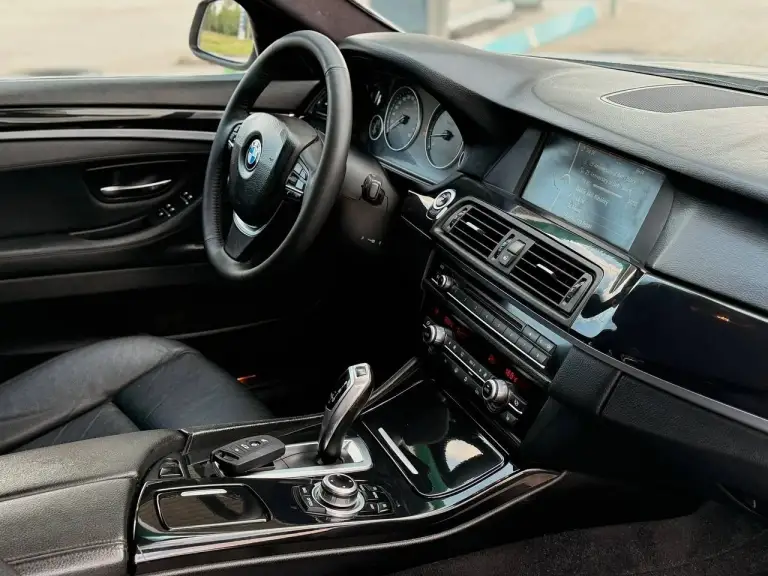 Продажа в лнр 📌
✅Bmw 5 series f10
✅2010 Год
✅2.5 Атмосферный 205 л. С

Автомобиль в отличном состоянии для своих лет, в м-обвесе, двигатель контракт, поменял колодки, все стекла заводские - недавно заменил лобовое (специально записал видео с трещиной - стояло заводское), диски r18, двухзонный климат контроль, круиз контроль подогрев сидений, подогрев руля, максимальный экран мультимедии, электро сидения, электро багажник.
С документами полный порядок,
Детальней по телефону
+7 (959) 190-15-01 Также whatsapp и telegram
Цена 1.680₽ - фотография - 5