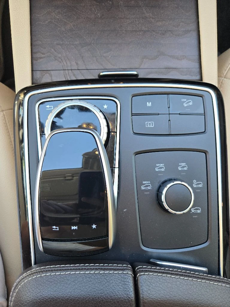 Продаётся mercedes-benz gle серого цвета, 2018 года выпуска, с пробегом 80 000 километров. В птс 1 владелец. Объем двигателя 3,5 литра, мощность 306 лошадиных сил. Тип двигателя бензиновый, коробка автоматическая. Привод полный. Автомобиль в отличном состоянии, не требует никаких дополнительных вложений. Стоимость автомобиля 4 650 000 рублей. Если вы ищете надежный и стильный автомобиль, то это идеальный выбор для вас! Звоните и приезжайте на осмотр! Продажа от хозяина. Семейный автомобиль. Пригонялся под себя. Эксплуатирует супруга. Поворотные фары, пакет amg, музыка харман кордон, натуральное дерево в отделке, обзор 360 и тд. И т. П. Отличный бензиновый надежнейший атмосферник обьемом 3.5 литра. Никаких проблем на долгий срок эксплуатации.
Иван +79493513828 - фотография - 15