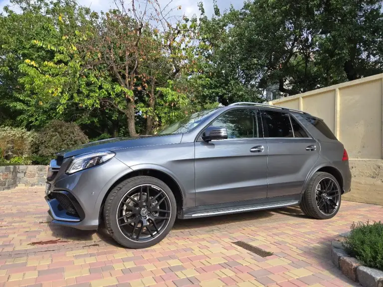 Продаётся mercedes-benz gle серого цвета, 2018 года выпуска, с пробегом 80 000 километров. В птс 1 владелец. Объем двигателя 3,5 литра, мощность 306 лошадиных сил. Тип двигателя бензиновый, коробка автоматическая. Привод полный. Автомобиль в отличном состоянии, не требует никаких дополнительных вложений. Стоимость автомобиля 4 650 000 рублей. Если вы ищете надежный и стильный автомобиль, то это идеальный выбор для вас! Звоните и приезжайте на осмотр! Продажа от хозяина. Семейный автомобиль. Пригонялся под себя. Эксплуатирует супруга. Поворотные фары, пакет amg, музыка харман кордон, натуральное дерево в отделке, обзор 360 и тд. И т. П. Отличный бензиновый надежнейший атмосферник обьемом 3.5 литра. Никаких проблем на долгий срок эксплуатации.
Иван +79493513828 - фотография - 7