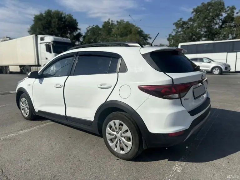 Kia rio x -lain 1.4 6- ступенчатая механика 2018 г. Машина полность обслужены комплект зимы в подарок, очень экономичное авто (расход приятно обрадует)я второй владелец, аудио андроид авто, камера заднего вида сигнализация с автозапуском помощь при старте в гору по всем вопросы отвечу. Авто в родной краске, есть небольшие косяки по пластмассе( бампер) на фото видно. Реальному покупателю торг. Пробег 250000 тыс. Км. Цена 920000 телефон+79994159571 - фотография - 5