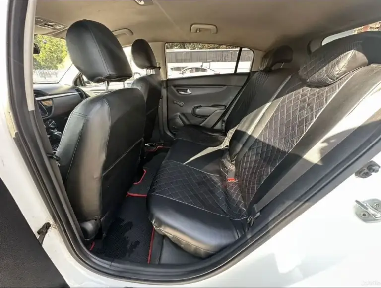 Kia rio x -lain 1.4 6- ступенчатая механика 2018 г. Машина полность обслужены комплект зимы в подарок, очень экономичное авто (расход приятно обрадует)я второй владелец, аудио андроид авто, камера заднего вида сигнализация с автозапуском помощь при старте в гору по всем вопросы отвечу. Авто в родной краске, есть небольшие косяки по пластмассе( бампер) на фото видно. Реальному покупателю торг. Пробег 250000 тыс. Км. Цена 920000 телефон+79994159571 - фотография - 8