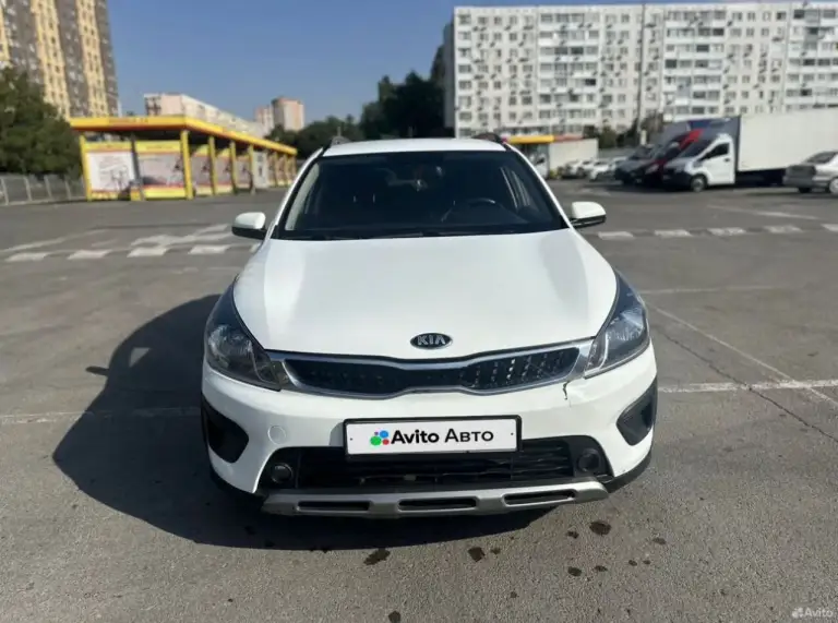 Kia rio x -lain 1.4 6- ступенчатая механика 2018 г. Машина полность обслужены комплект зимы в подарок, очень экономичное авто (расход приятно обрадует)я второй владелец, аудио андроид авто, камера заднего вида сигнализация с автозапуском помощь при старте в гору по всем вопросы отвечу. Авто в родной краске, есть небольшие косяки по пластмассе( бампер) на фото видно. Реальному покупателю торг. Пробег 250000 тыс. Км. Цена 920000 телефон+79994159571 - фотография - 2