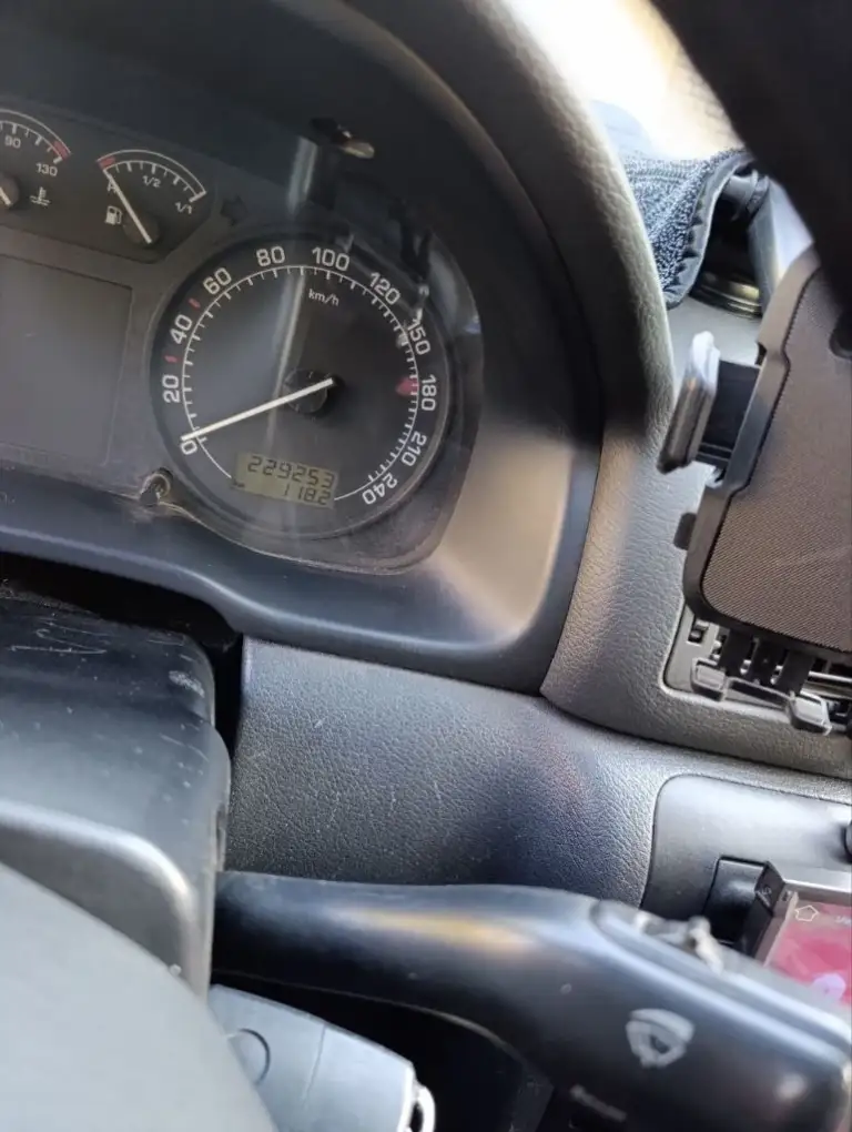 Продам легковой автомобиль
Шкода oktavia
Год выпуска 2007г. Пробег 229253км
Бензин. Объем дв. 1036 куб. См.
Коробка механика
Двигатель, коробка, ходовая в идеальном состоянии. Посторонних звуков нет. Эксплуатировалась очень бережно и аккуратно
Дополнительных вложений не требует
Купил сел и поехал без проблем
Цена хорошего автомобиля 670000 руб.
Контактный телефон : +79493111910 -николай - фотография - 2