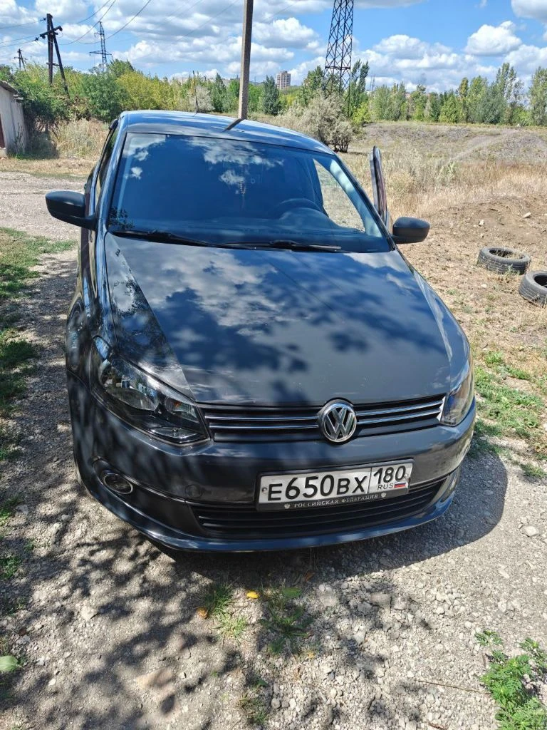 Продам wolksvagen polo мотор 1.6 105 лс, бензин коробка механика, пробег 210 тыс км, цвет серый. В хорошем состоянии. Авто обслужен и ухожен. Цена 800 тыс. Руб. Все вопросы по тел+79494213007 - фотография - 1