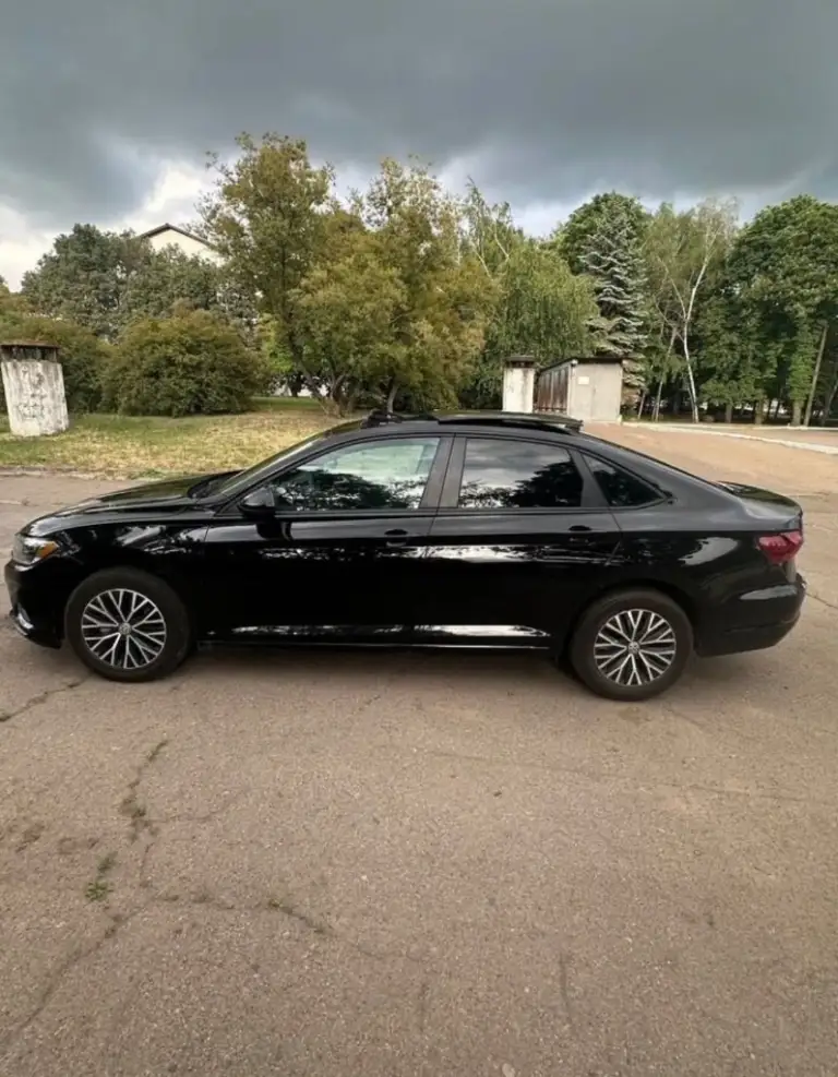 Volkswagen jetta 7, 2020 г. — отличное состояние!
📍 Пробег: 128 300 км
⚙️ Двигатель: 1.4 tsi, 150 л. С. , турбо
📀 Коробка: автомат (8-ступ. Aisin)
Комплектация:
• Кожаный салон
• Панорамный люк
• Адаптивный круиз-контроль
• Система предупреждения о фронтальном столкновении
• Автоматическое экстренное торможение
• Контроль слепых зон
• Помощь при выезде с парковки задним ходом
• Система контроля давления в шинах
• И многое другое
Дополнительно:
• Полностью русифицирована
• Антихром
• Атермальная плёнка по госту на лобовом и передних боковых
• Полностью обслужена, все жидкости заменены
• Новая зимняя резина
🚗 Авто в отличном состоянии, один собственник, вложений не требует.
💰 Цена: 1 650 000 руб.
📞 Тел. : +7 (949) 620-76-19 - фотография - 7