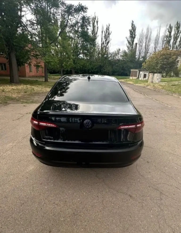 Volkswagen jetta 7, 2020 г. — отличное состояние!
📍 Пробег: 128 300 км
⚙️ Двигатель: 1.4 tsi, 150 л. С. , турбо
📀 Коробка: автомат (8-ступ. Aisin)
Комплектация:
• Кожаный салон
• Панорамный люк
• Адаптивный круиз-контроль
• Система предупреждения о фронтальном столкновении
• Автоматическое экстренное торможение
• Контроль слепых зон
• Помощь при выезде с парковки задним ходом
• Система контроля давления в шинах
• И многое другое
Дополнительно:
• Полностью русифицирована
• Антихром
• Атермальная плёнка по госту на лобовом и передних боковых
• Полностью обслужена, все жидкости заменены
• Новая зимняя резина
🚗 Авто в отличном состоянии, один собственник, вложений не требует.
💰 Цена: 1 650 000 руб.
📞 Тел. : +7 (949) 620-76-19 - фотография - 4
