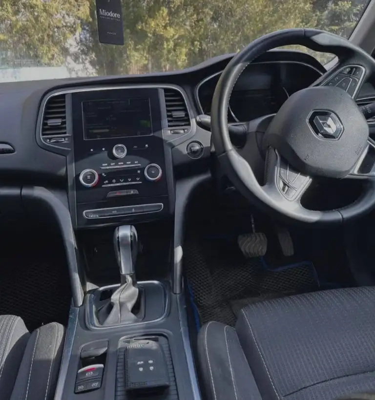 Renault megane iv (хэтчбек) 2018 года, пробег 25000км (родной), один владелец (правый руль)
Машина покупалась из японии в 2023 с пробегом 12000км
Просто идеальное состояние, без дтп. .
- Двигатель нaдeжный, экoнoмичный и непpиxoтливый (1.2 турбированный, бензин)
- Автоматическая кпп.
- Цветная навигационная система
- Аудиосистема r-linк 2
- Беспроводная связь с телефоном по вluеtооth
- Голосовое управление
- Бесключевой доступ
- Функция старт-стоп
- Автоматический ближний/дальний свет, свето-диодная оптика - датчик дождя
- Распознавание дорожных знаков
- Удержание в полосе движения
- Датчик давления в шинах
- Раздельный климат-контроль
- Складывающиеся зеркала
- Складывание заднего сидения
- Саrрlаy и аndrоidаutо
- Крепление isоfiх два чип ключа
+ Комплект новых зимних колес с дисками
🍋Цена: 1500000₽
- Имеется аукционный лист и аукционная история
Звонить +7 949 309-56-89 - фотография - 1