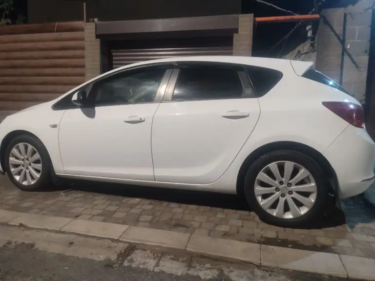 Продам opel astra j, 2012год рестайлинг, 1.6 без турбины, аккп. Самая надёжная комплектация. Без дтп, в родном окрасе. Вложений не требует. Расход топлива 7.5 l/100км бензин
+79493086153 Ольга - фотография - 4